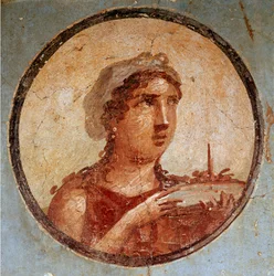 Niña con un plato de comida (fresco)