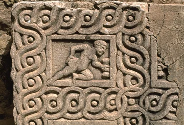 Fragmento arquitectónico con decoración tallada, detalle, Alto Período Imperial