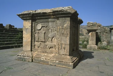 Fragmento arquitectónico historiado, Alto Período Imperial (27 a.C.-395 d.C.)