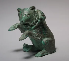 Ampolla de aceite en forma de oso bailarín, 200s