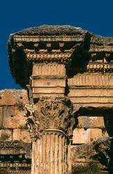 Templo de Baco (detalle del entablamento)
