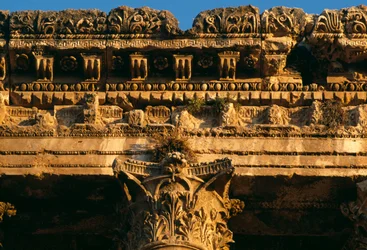 Templo de Baco (detalle del entablamento)