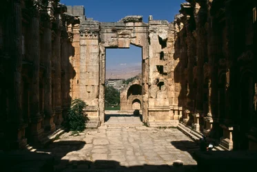 Templo de Baco, detalle, vista desde el interior, Alto Período Imperial (27 a.C.-395 d.C.)