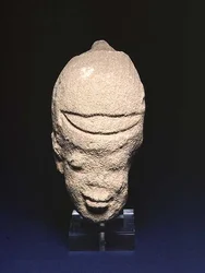 Cabeza con casco, de Aniba, Nubia