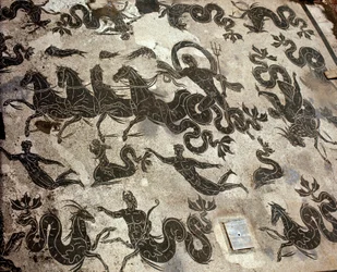 Ostia antigua. Mosaico de los baños de Neptuno en su carro rodeado de delfines y monstruos marinos