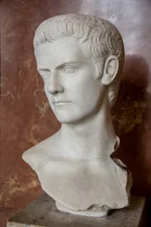 Busto del emperador Calígula (12 - 41 d.C.) mármol
