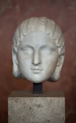 Cabeza de la Emperatriz Barbia Orbiana (siglo III), mármol