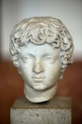 Cabeza del emperador romano Caracalla niño (188 - 217 d.C.)
