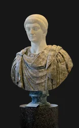 Constante I (337 - 350 d.C.) escultura, arte romano