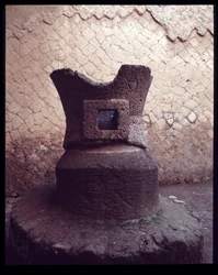 Piedra de molino del Pistrinum (panadería), siglo V a.C.-siglo I d.C.