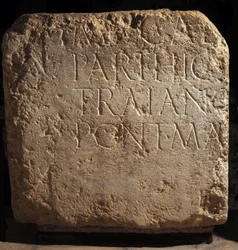 Parte de una inscripción hadriánica más grande, siglo II d.C. (piedra)