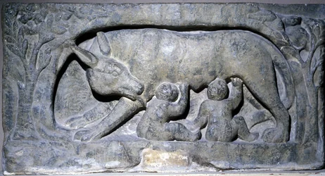 Relieve en piedra caliza de Lupercal (nombre de una cueva en Roma): lobo con Rómulo y Remo, Museo de Avenches.