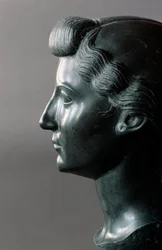 Arte romano: busto de Livia (55 a. C.-29 d. C.) (Livia Drusilla Augusta), esposa del emperador romano Augusto (Octavio, Octavio o en latín Gaius Julius Caesar Octavianus) (61 a. C.-14 d. C.). 31 a. C. Escultura de basalto. Dimensiones 0,32 m. Museo del