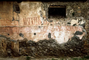 Arte romano: inscripción electoral en las paredes (grafiti) en la Via dell