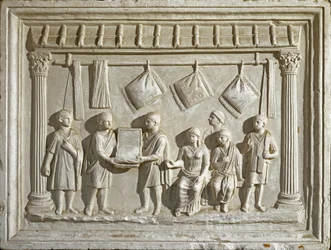 Arte romano: molde que representa una tela y tapices. De un original del siglo II d.C. (bajo relieve)