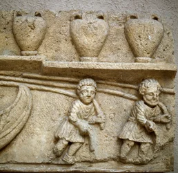 El remolque de un barco cargado de barriles (detalle)