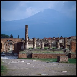 Arte romano: vista del foro, sitio arqueológico de Pompeya (siglo I a.C.-siglo I d.C.) Italia