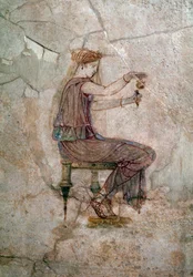 Arte romano: mujer sentada vertiendo perfume en un vaso. Pintura mural, 25 d. C., procedente de la Villa della Farnesina, Roma, Palazzo Massimo alle Terme, Museo Nazionale Romano