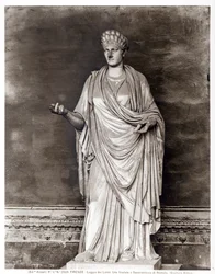 Estatua de una Virgen Vestal o Sacerdotisa de Rómulo