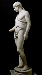 Estatua que representa a Dioniso (Baco, Bacco). Escultura de mármol a partir de un original del siglo IV a. C. Procedente de la Villa Adriana. Roma, Museo Nazionale Romano