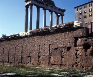 Los Rostra del Foro Romano. Roma