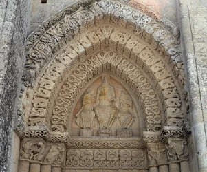 Cristo en gloria entre San Pablo y San Pedro, portal falso (escultura)