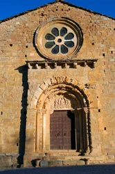 Fachada de la Iglesia de Santa María de Covet, Isona, España