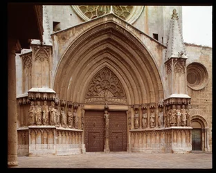 Arte gótico: (detalle) del portal central de la Catedral de Santa Tecla en Tarragona