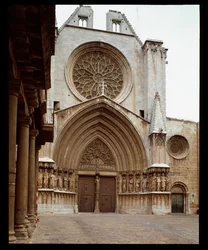 Arte románico y gótico: fachada de la Catedral de Santa Tecla en Tarragona