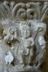 Arte románico: detalle de un capitel de la iglesia de San Blas, Lacommande (Pirineos Atlánticos)