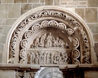 Portal sur: la anunciación, la visitación, la natividad y la adoración de los magos (escultura)