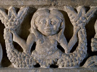 Sirena de dos colas, detalle de un friso románico, Italia