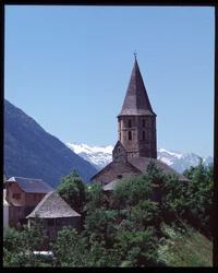 Vista de iglesia románica