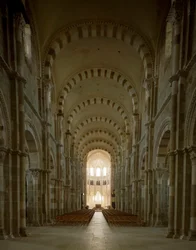 Vista de la nave central de la Basílica de Santa María Magdalena
