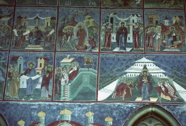 Himno a la Virgen, pared sur de la iglesia