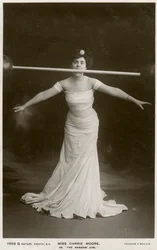 Carrie Moore, actriz australiana, hacia 1900.