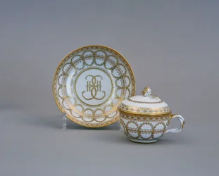 Taza y Platillo con el Monograma de Catalina II Fábrica Imperial de Porcelana, 1770-1780s