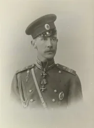 Dimitri Constantinovitch de Russie - Gran Duque Dimitri Constantinovich de Rusia (1860-1919), Anónimo . Fotografía, c. 1895. Archivo Estatal de Fotografía y Cine de Rusia, Krasnogorsk