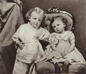 Lenin a la edad de cuatro años y su hermana Olga, Simbirsk, 1874