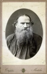Retrato de Lev Nikolaievitch, Conde Tolstoi (Leon Tolstoi), escritor ruso (1828-1910).