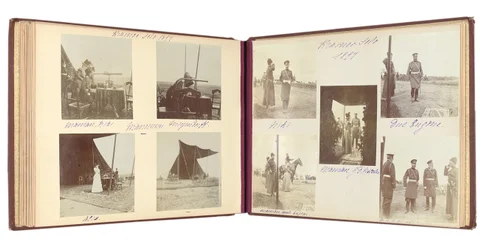 La familia imperial rusa, página de un álbum de fotografías, c.1897-99