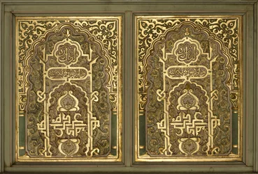 Un panel de una sala morisca del siglo XIX, madera dorada y pintada, atribuido a Ippolito Antonovich Monighetti