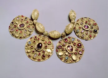 Medallones del Collar Barmy, con decoración de filigrana y granulación, Rayazan