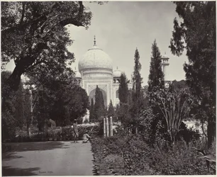 Vista del Taj Mahal y su jardín El Taj, desde el Jardín (título original) El Taj (título sobre el objeto)