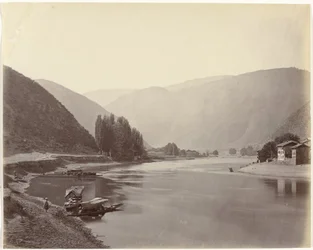 Riviergezicht nabij Baramulla, India Baramula, vista río abajo (título original)