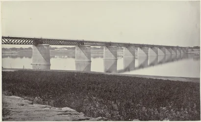 Spoorbrug sobre de Yamuna bij Allahabad El puente ferroviario sobre el Jumna (título original)