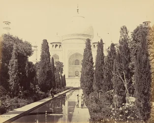 Agra; el Taj, desde la fuente