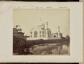 Agra; el Taj Mahal, desde el río