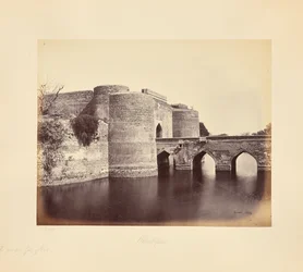 Bhurtpore; la puerta principal del fuerte