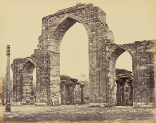 Delhi; el Kutub Minar, el Gran Arco y el Pilar de Hierro